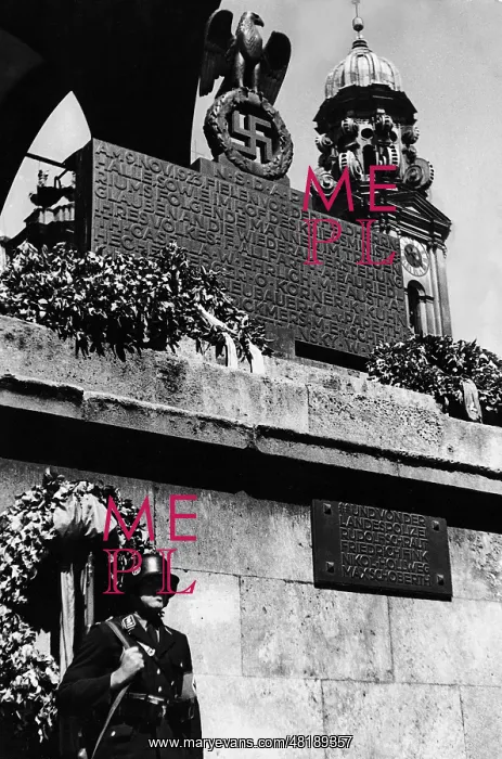 : SS guard at the commemorative plaque at the Field Marshall H : SS guard at the commemorative plaque at the Field Marshall H
