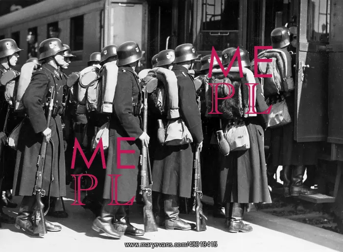 : SS-men go to the Nuremberg Rally : SS-men go to the Nuremberg Rally