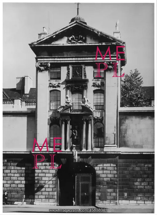  : ST BART'S HOSPITAL GATE