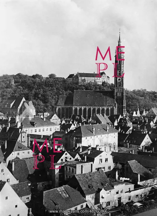 : St. Martin and Trausnitz Castle in Landshut, 1932 : St. Martin and Trausnitz Castle in Landshut, 1932