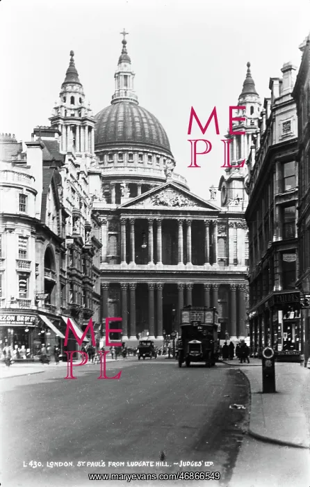 : St. Paul's Cathedral from Ludgate Hill : St. Paul's Cathedral from Ludgate Hill