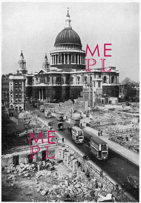 : St. Paul's Cathedral during WWII : St. Paul's Cathedral during WWII