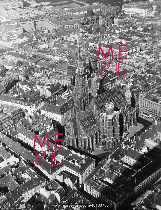 : St. Stephen's Cathedral in Vienna, 1939 : St. Stephen's Cathedral in Vienna, 1939