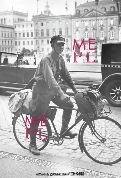 : Stahlhelm member with bicycle in Berlin, 1932 : Stahlhelm member with bicycle in Berlin, 1932