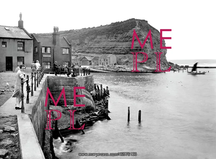  : Staithes, Cowbar Nab 1925