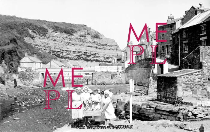  : Staithes, Fishwives c1960