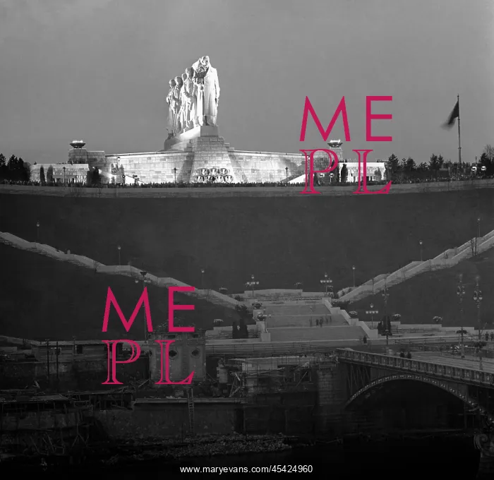 : Stalin memorial monument sculpture - night : Stalin memorial monument sculpture - night