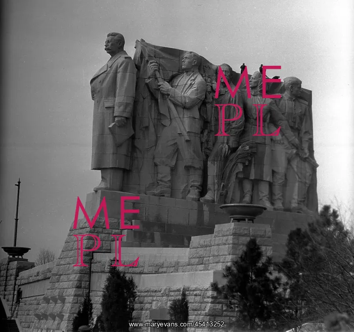: Stalin monument memorial sculpture : Stalin monument memorial sculpture