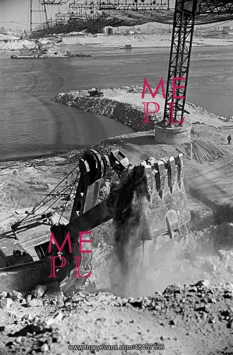 : Stalingrad Hydroelectric Power Station under construction : Stalingrad Hydroelectric Power Station under construction