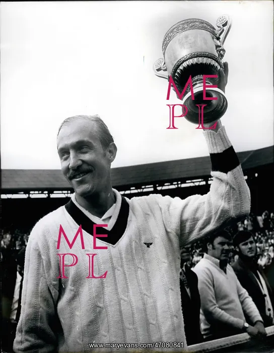 : Stan Smith wins tennis singles final at Wimbledon : Stan Smith wins tennis singles final at Wimbledon