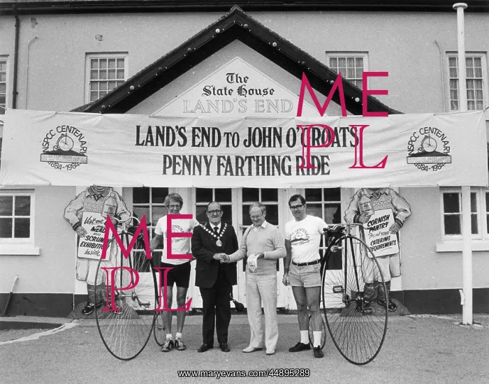 : Start of pennyfarthing ride, Land's End : Start of pennyfarthing ride, Land's End