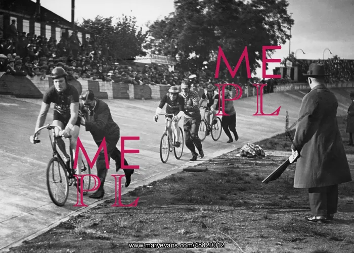 : Start of a track cycling race, 1931 : Start of a track cycling race, 1931