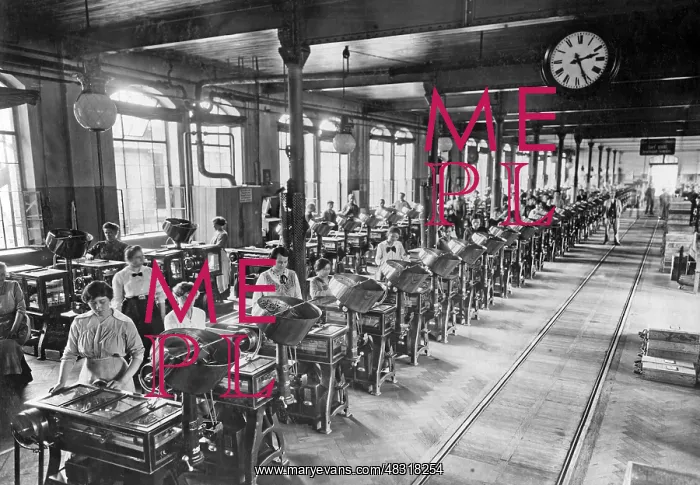 : In a state-owned ammunition factory, 1916 : In a state-owned ammunition factory, 1916