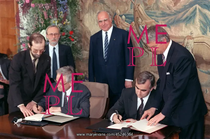 : State treaty FRG-GDR signed : State treaty FRG-GDR signed