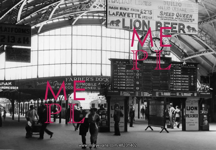 : Station in Cape Town, 1937 : Station in Cape Town, 1937