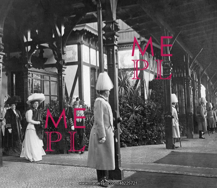 : Station scene, 1908 : Station scene, 1908