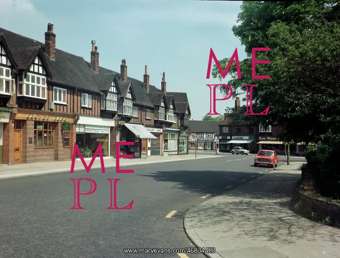 : Station Square, Petts Wood : Station Square, Petts Wood