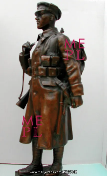 : Statue of a 1st World War Tommy wearing greatcoat : Statue of a 1st World War Tommy wearing greatcoat