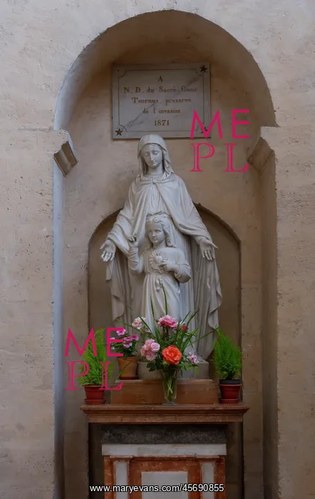  : Statue, Abbaye Saint-Philibert, Tournus, Burgundy, France