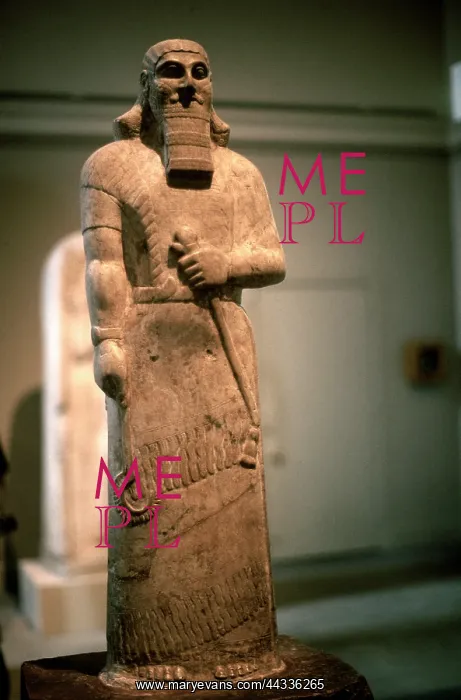 : Statue of the Assyrian sovereign : Statue of the Assyrian sovereign