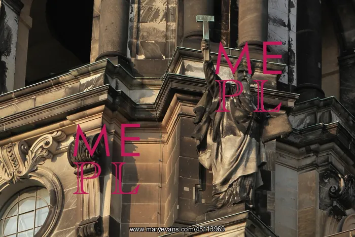 : Statue, Berliner Dom, Berlin, Germany : Statue, Berliner Dom, Berlin, Germany