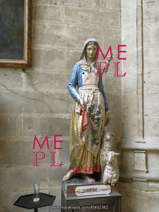 : Statue, Cathedrale Sainte-Marie, Auch, Gers, Occitania : Statue, Cathedrale Sainte-Marie, Auch, Gers, Occitania