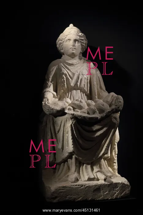 : Statue, Centre d'Interpretation, MuseoParc Alesia : Statue, Centre d'Interpretation, MuseoParc Alesia