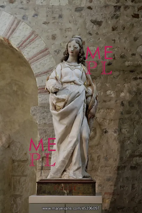 : Statue, Eglise Saint-Martin d'Angers, Angers, Maine-et-Loire : Statue, Eglise Saint-Martin d'Angers, Angers, Maine-et-Loire