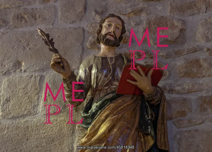 : Statue, Eglise Saint-Mathieu, Oingt, Beaujolais, France : Statue, Eglise Saint-Mathieu, Oingt, Beaujolais, France