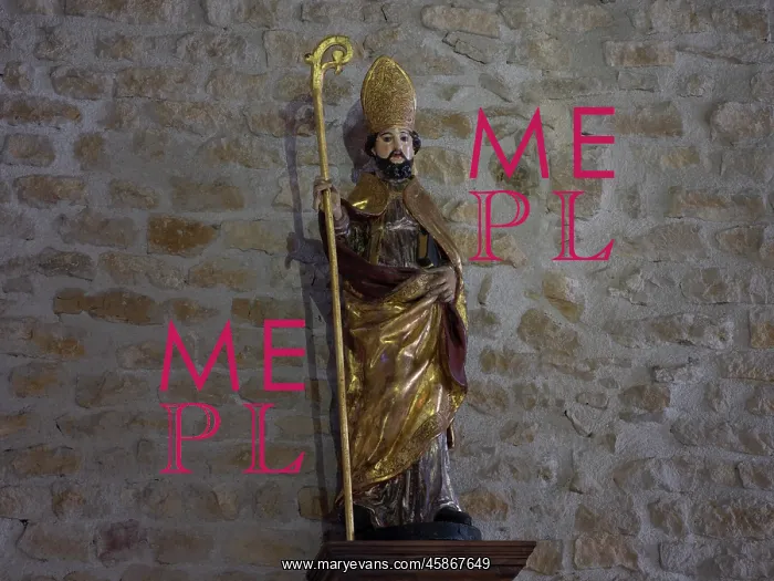 : Statue, Eglise Saint-Mathieu, Oingt, Beaujolais, France : Statue, Eglise Saint-Mathieu, Oingt, Beaujolais, France