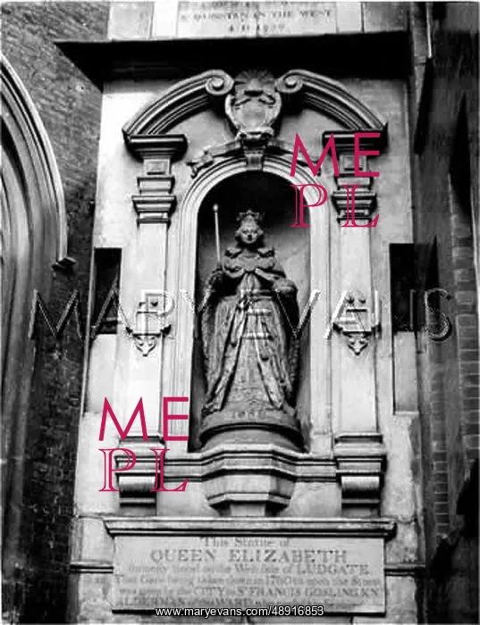 : STATUE OF ELIZABETH I : STATUE OF ELIZABETH I
