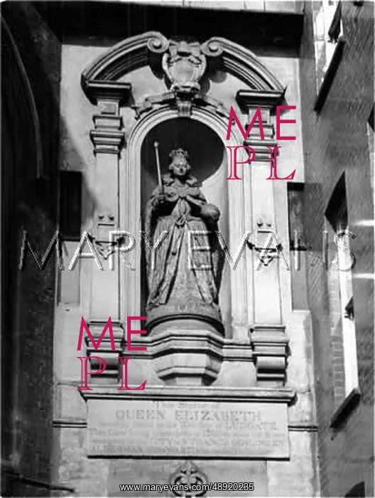 : Statue of Elizabeth I : Statue of Elizabeth I