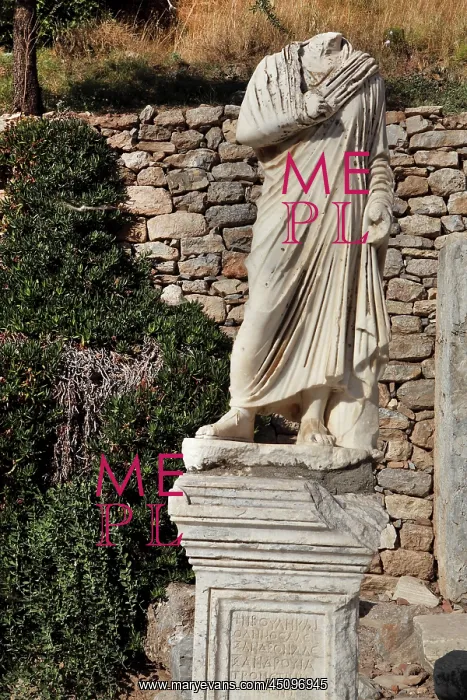 : Statue, Ephesus, Izmir, Turkey : Statue, Ephesus, Izmir, Turkey