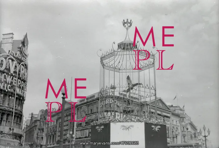 : Statue of Eros, Piccadilly Circus, London : Statue of Eros, Piccadilly Circus, London