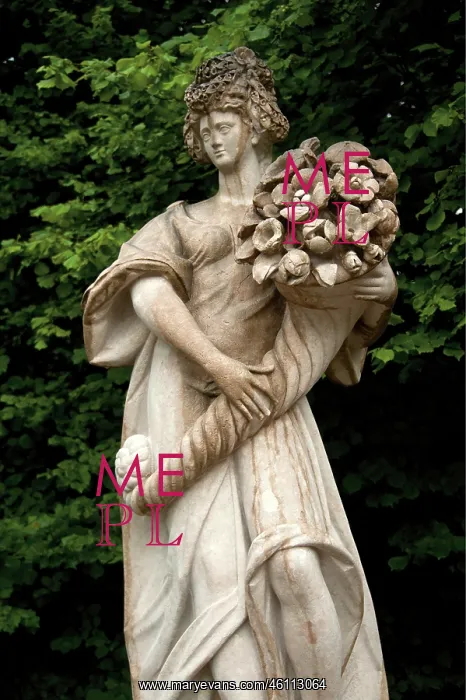 : Statue of flora in Hellbrunn : Statue of flora in Hellbrunn