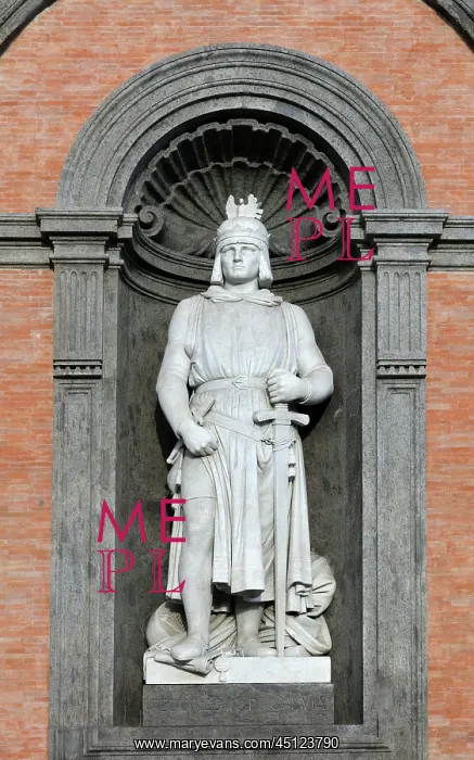 : Statue of Frederick II, Palazzo Reale de Napoli : Statue of Frederick II, Palazzo Reale de Napoli
