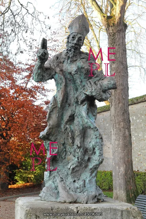 : Statue of Fulbert, Chartres, France : Statue of Fulbert, Chartres, France