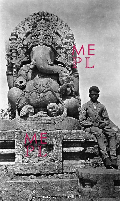 : Statue of the god Ganesha : Statue of the god Ganesha