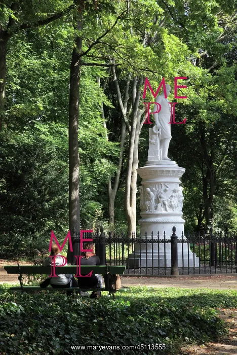 : Statue, Grosser Tiergarten, Berlin, Germany : Statue, Grosser Tiergarten, Berlin, Germany