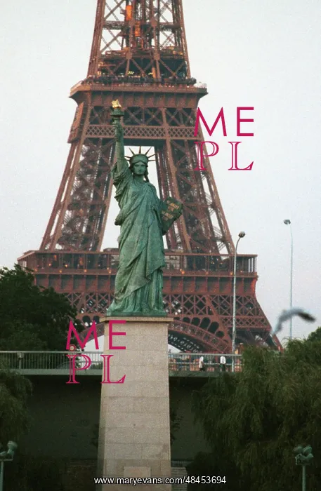 : Statue of Liberty against backdrop of Eiffel Tower : Statue of Liberty against backdrop of Eiffel Tower