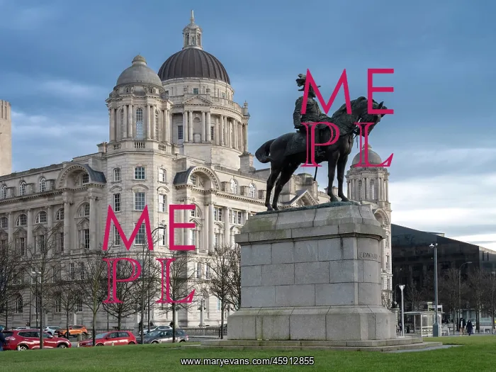 : Statue, Liverpool, England : Statue, Liverpool, England