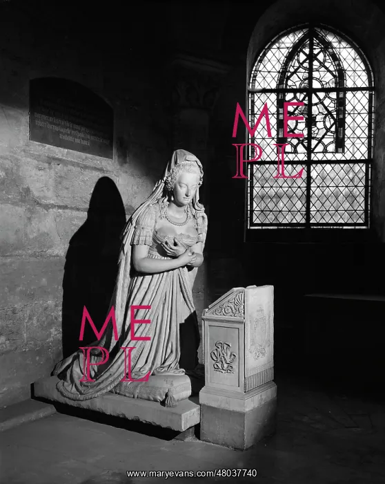: Statue of Marie-Antoinette At Prayer : Statue of Marie-Antoinette At Prayer