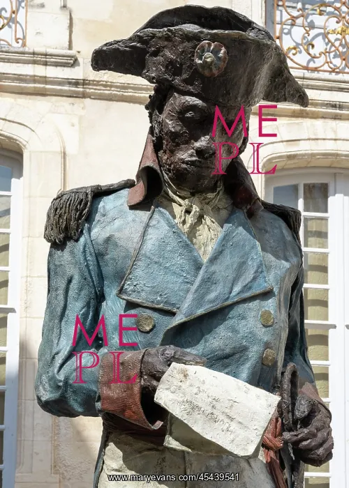 : Statue, Musee du Nouveau Monde, La Rochelle, France : Statue, Musee du Nouveau Monde, La Rochelle, France