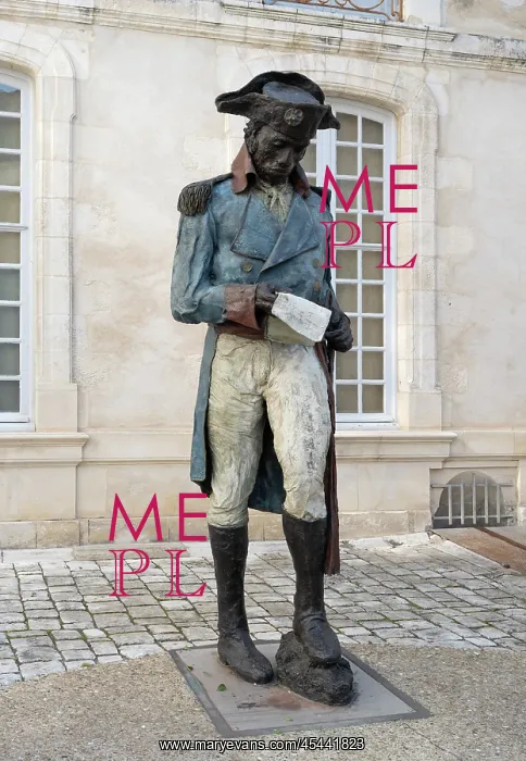 : Statue, Musee du Nouveau Monde, La Rochelle, France : Statue, Musee du Nouveau Monde, La Rochelle, France
