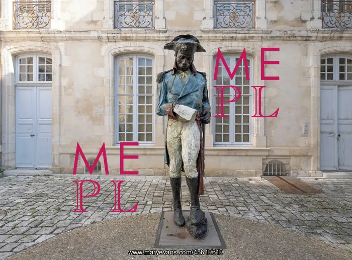 : Statue, Musee du Nouveau Monde, La Rochelle, France : Statue, Musee du Nouveau Monde, La Rochelle, France