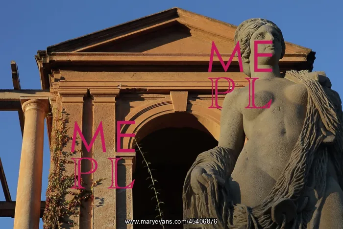 : Statue, Parc de Pedralbes, Barcelona, Catalonia, Spain : Statue, Parc de Pedralbes, Barcelona, Catalonia, Spain