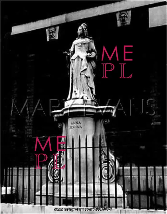 : STATUE OF QUEEN ANNE : STATUE OF QUEEN ANNE