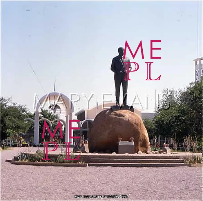 : STATUE OF SERETSE KHAMA : STATUE OF SERETSE KHAMA