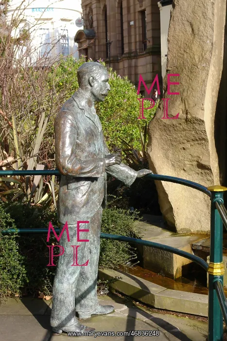 : Statue of Sir Edward Elgar - Gt Malvern : Statue of Sir Edward Elgar - Gt Malvern