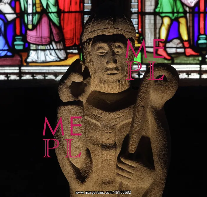 : Statue of St Samson, Cathedral Saint-Samson, Dol-de-Bretagne : Statue of St Samson, Cathedral Saint-Samson, Dol-de-Bretagne